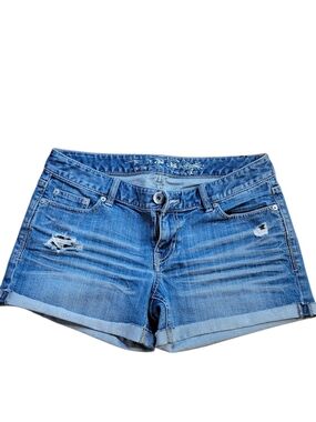 EXPRESS Blue Denim Women's Distressed Roll-Cuff Shorts